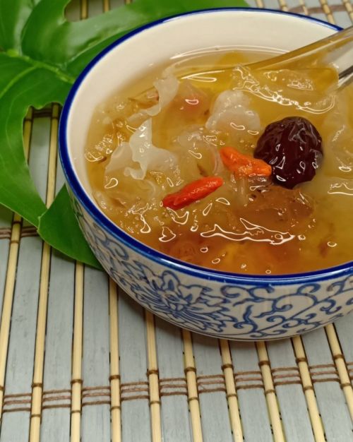 Peach Gum and Snow Fungus